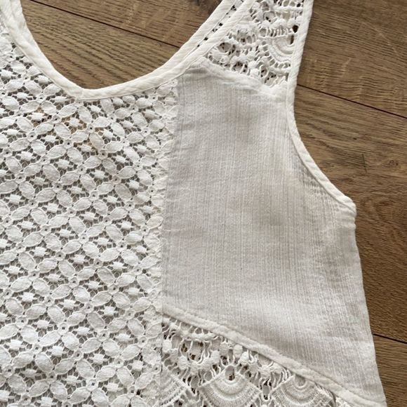 HOLLISTER • size xtra small white lace tank • - Picture 3 of 7